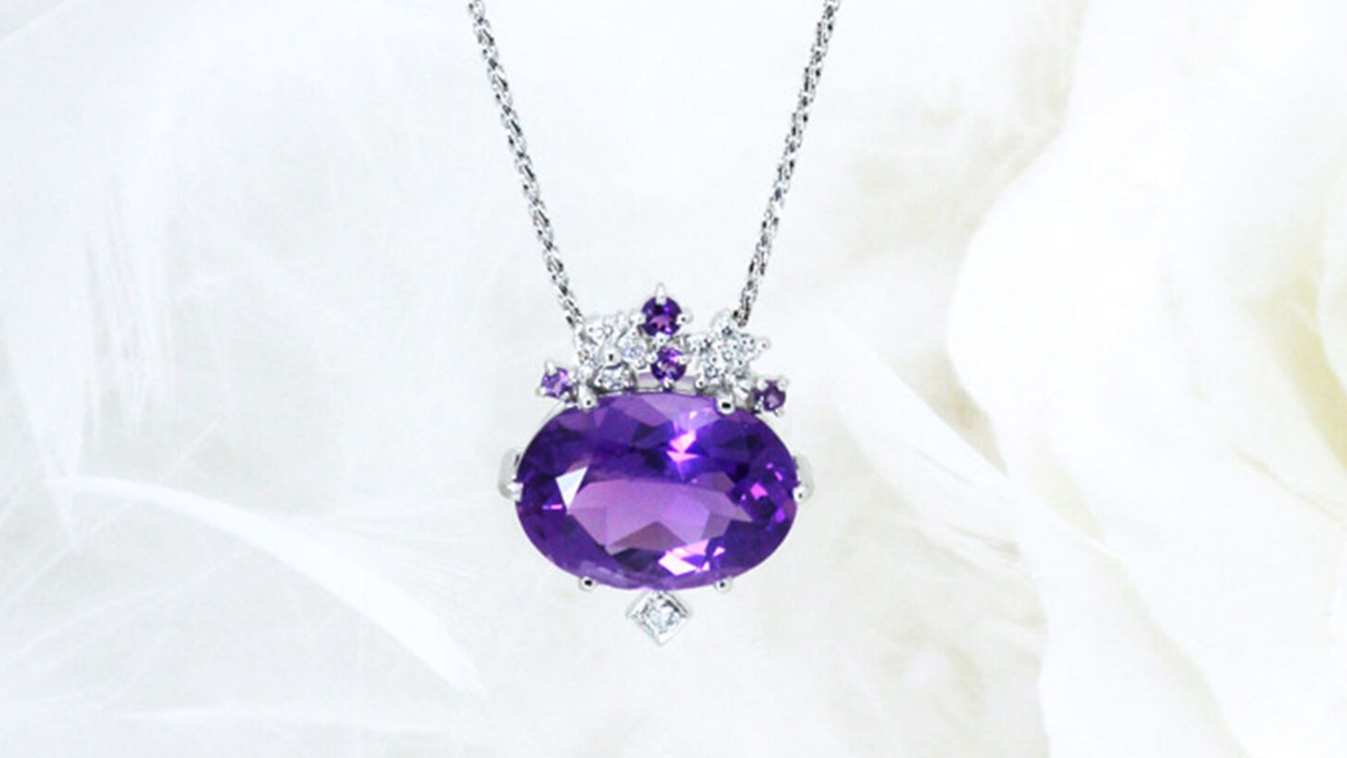 オーバルカットのアメシストオーダーペンダント