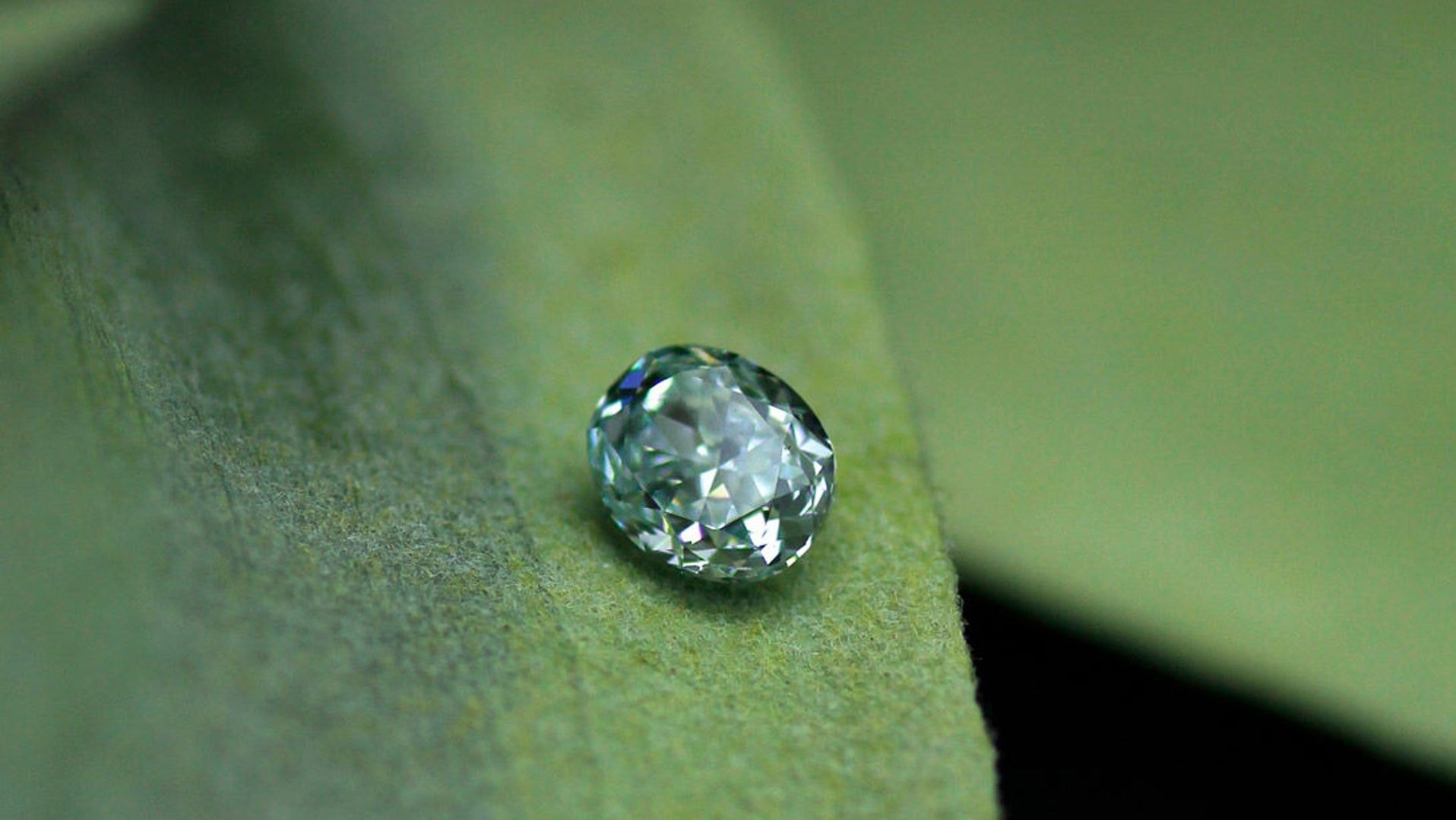 ファンシーカラーダイヤモンドの色