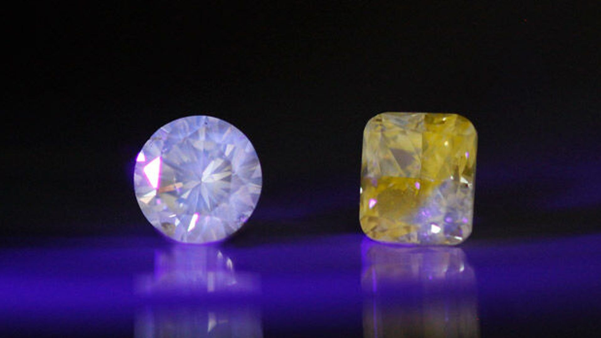 ファンシーカラーダイヤモンドの蛍光性