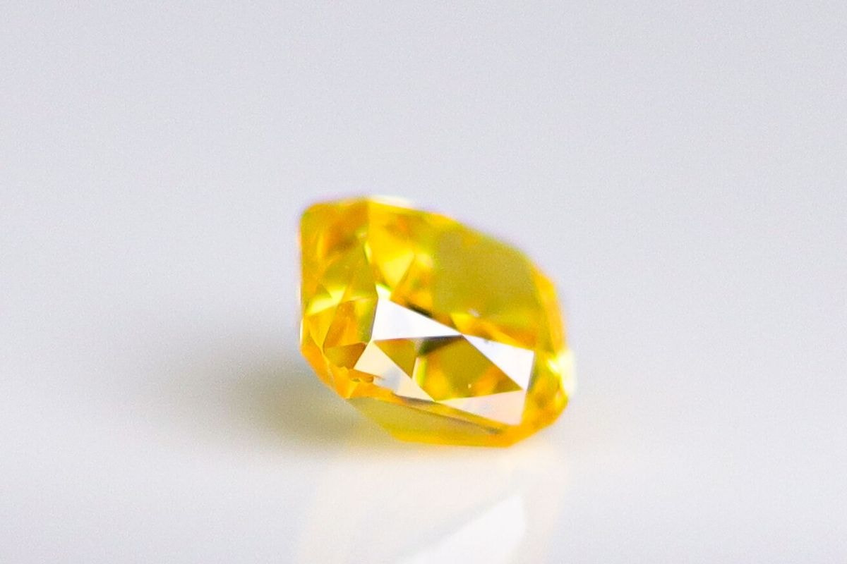 天然ファンシーヴィヴィッドオレンジイエローダイヤモンド 0.257ct