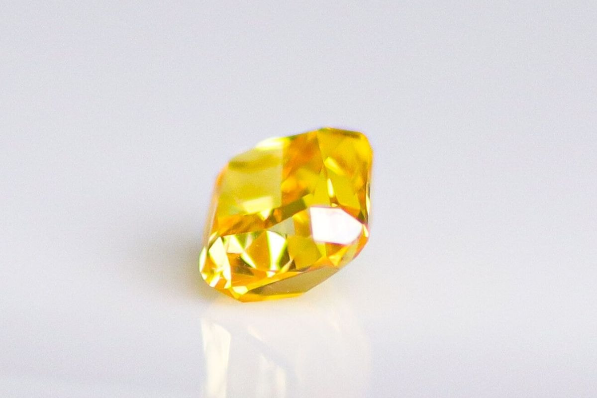 天然ファンシーヴィヴィッドオレンジイエローダイヤモンド 0.257ct