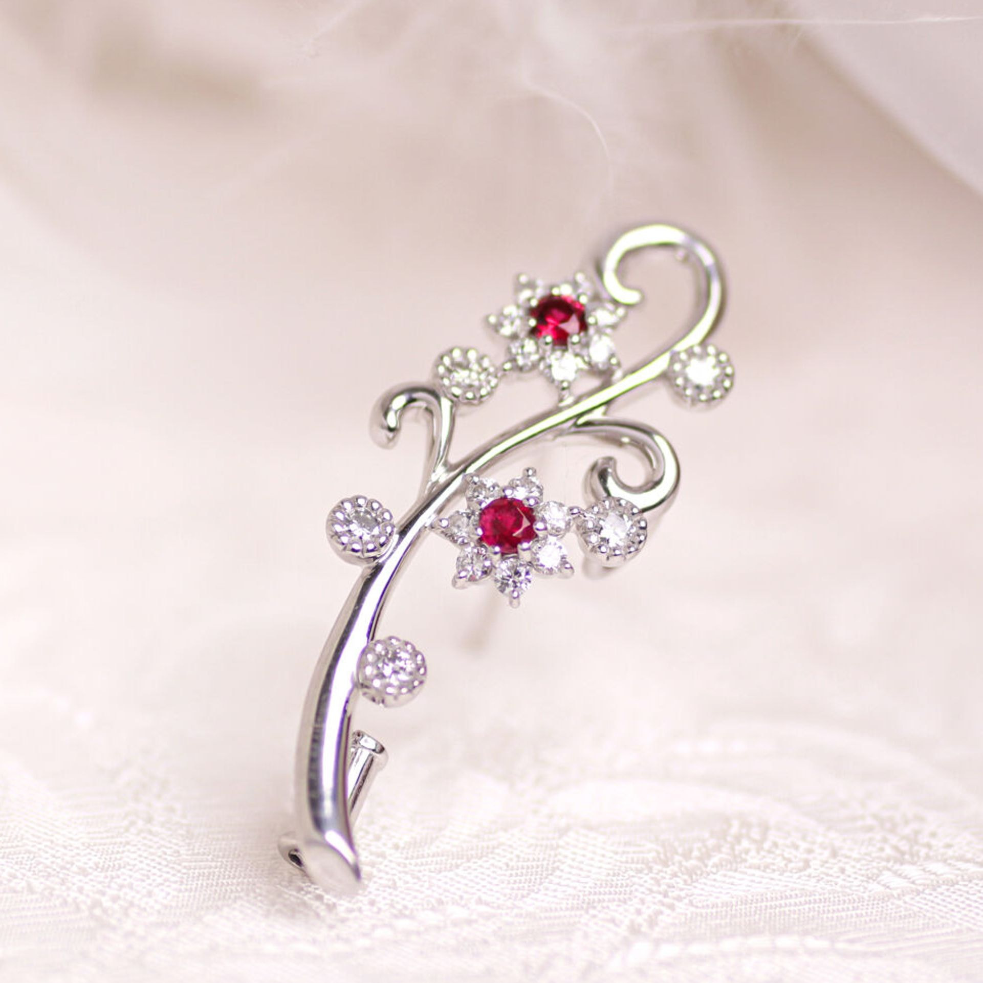 Floret レッドスピネルブローチ