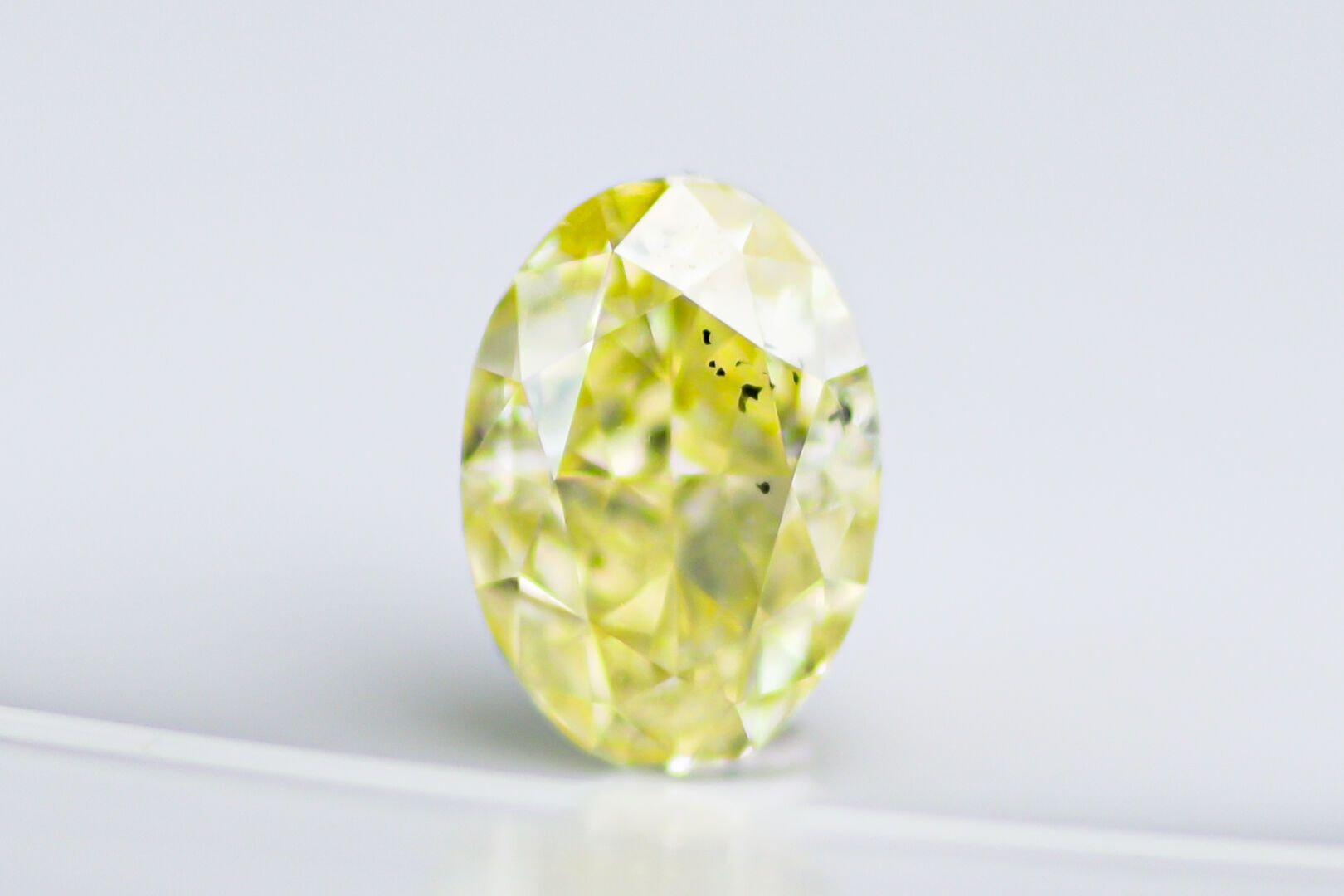 天然ファンシーインテンスイエロー ダイヤモンド 0.850ct