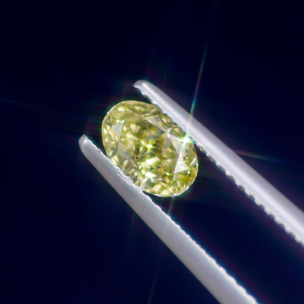 天然ファンシーインテンスイエロー ダイヤモンド 0.850ct
