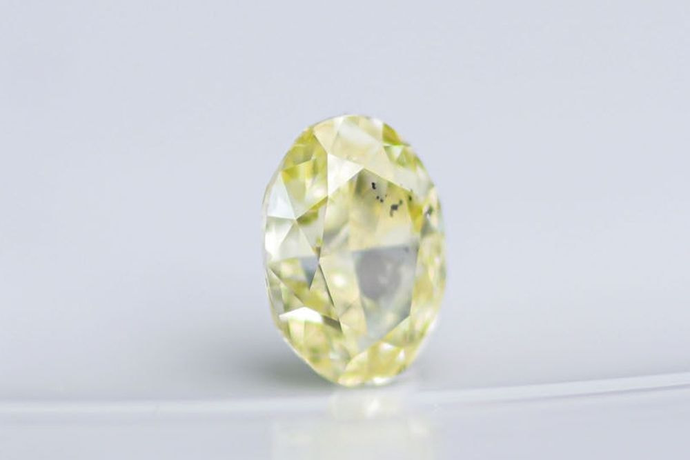天然ファンシーインテンスイエロー ダイヤモンド 0.850ct