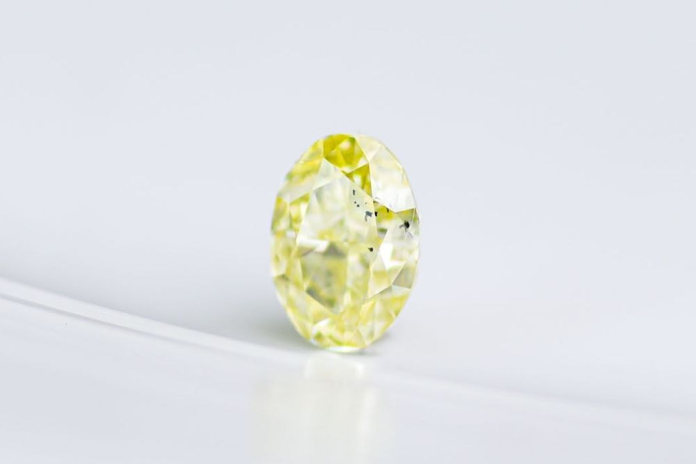 天然ファンシーインテンスイエロー ダイヤモンド 0.850ct