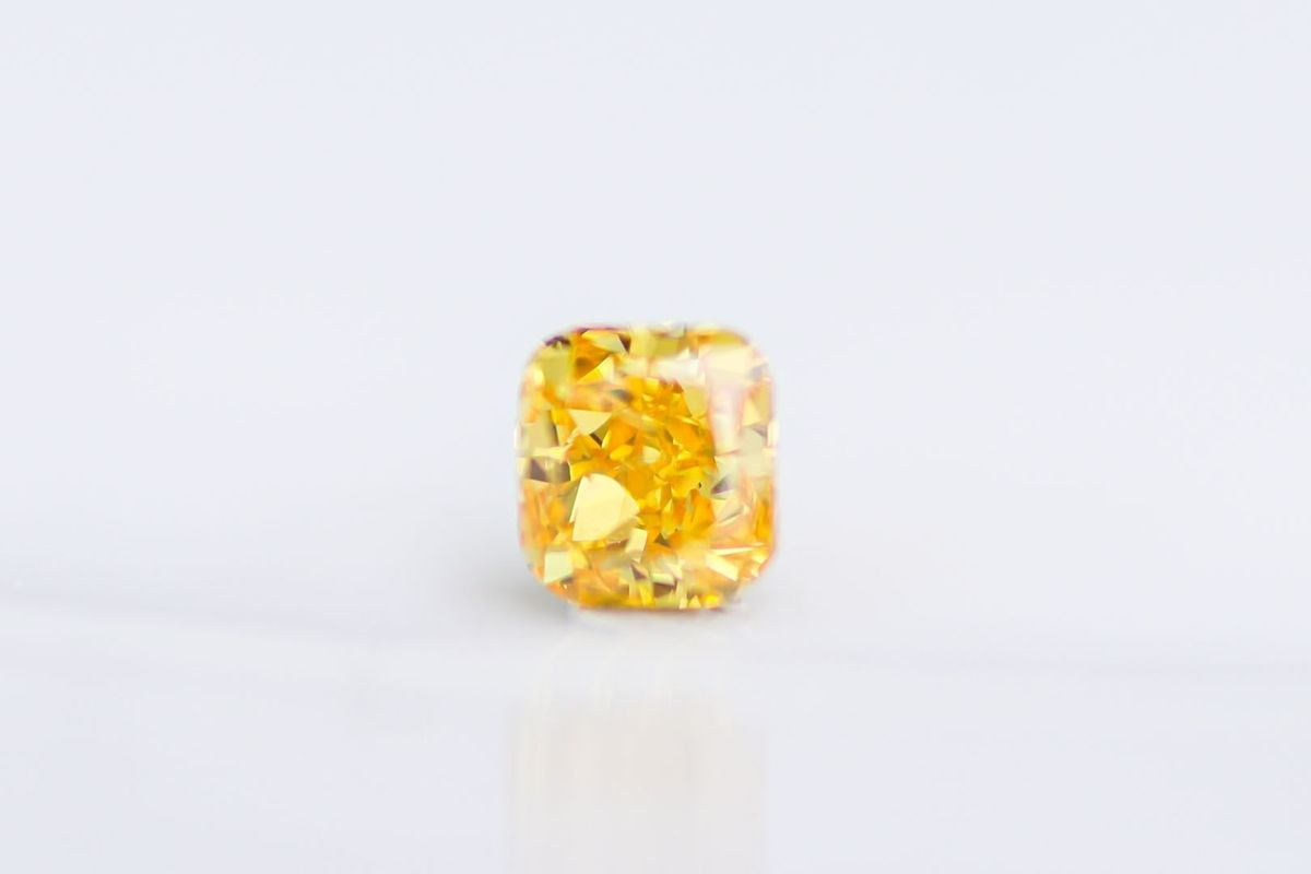 0.122ct F.VD.YELLOW,VVS2,RD ビビッドイエローダイヤ