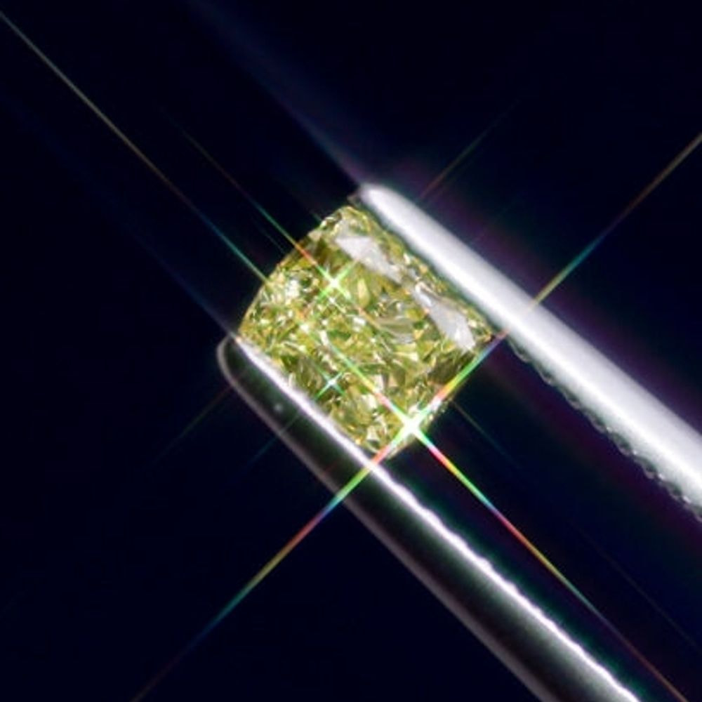 天然ファンシーイエローダイヤモンド 0.719ct  ＜Intense Yellow＞