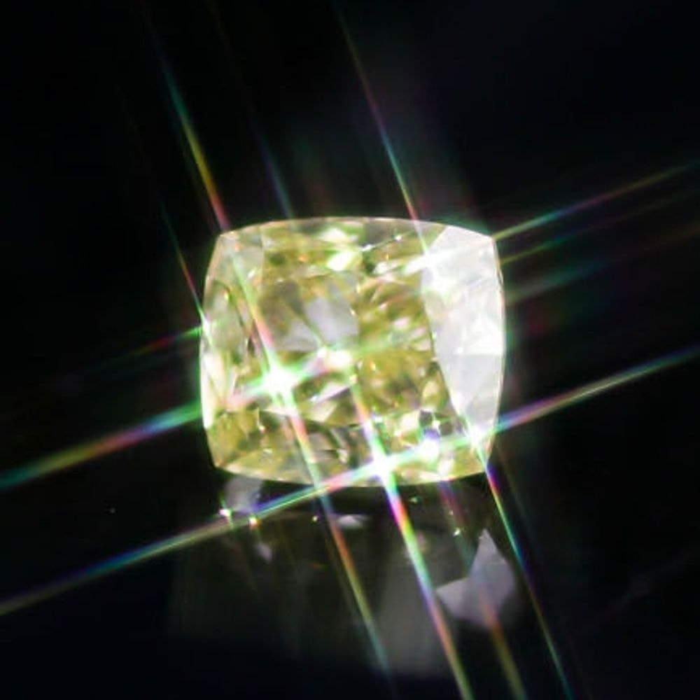 天然ファンシーイエローダイヤモンド 0.719ct  ＜Intense Yellow＞