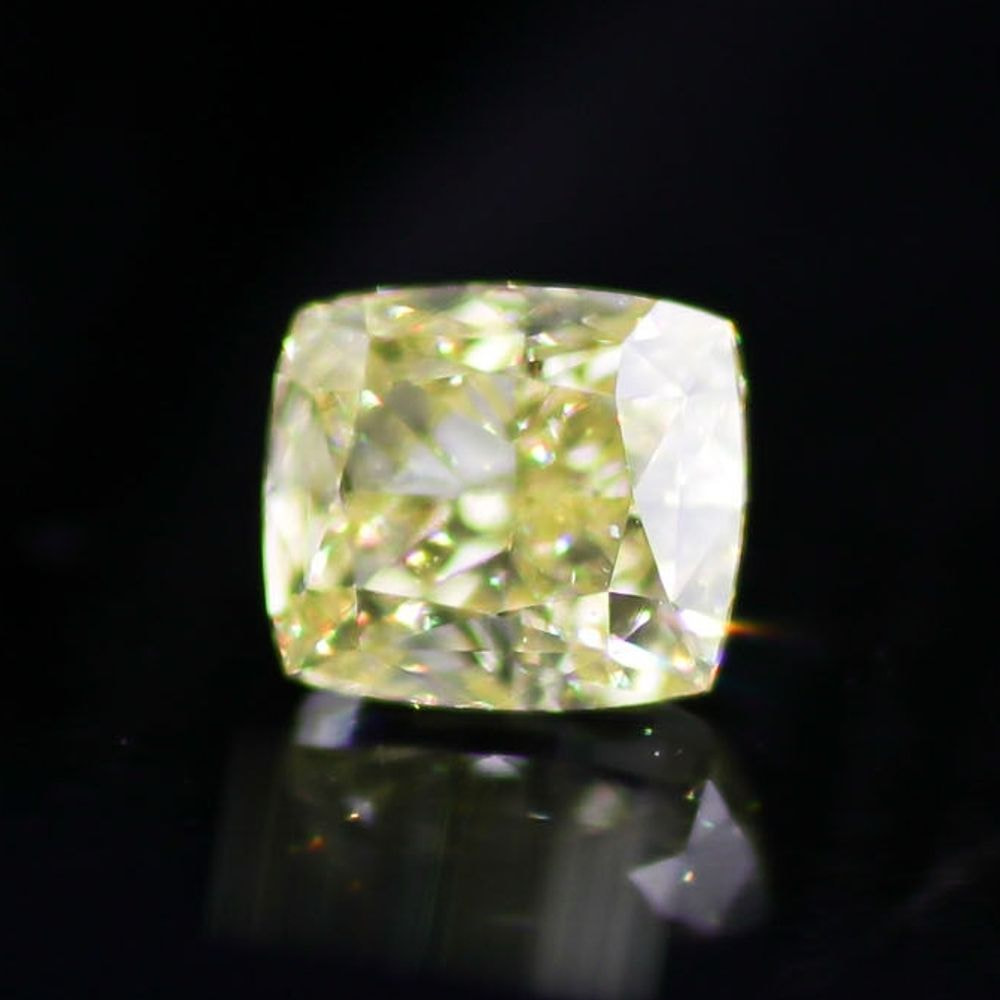 天然ファンシーイエローダイヤモンド 0.719ct  ＜Intense Yellow＞