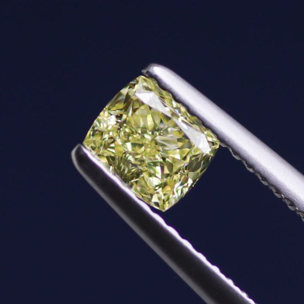 天然ファンシーイエローダイヤモンド 0.719ct  ＜Intense Yellow＞