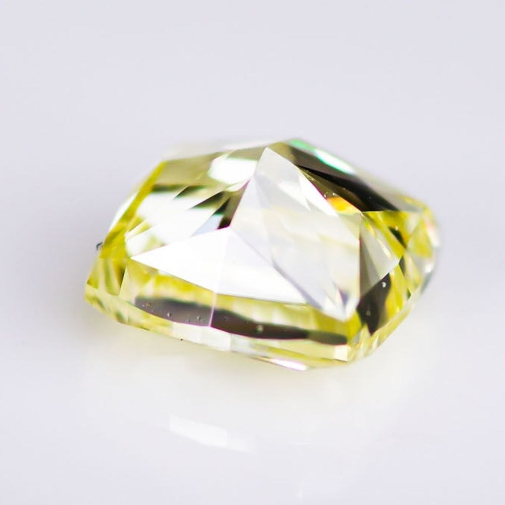 天然ファンシーイエローダイヤモンド 0.719ct  ＜Intense Yellow＞