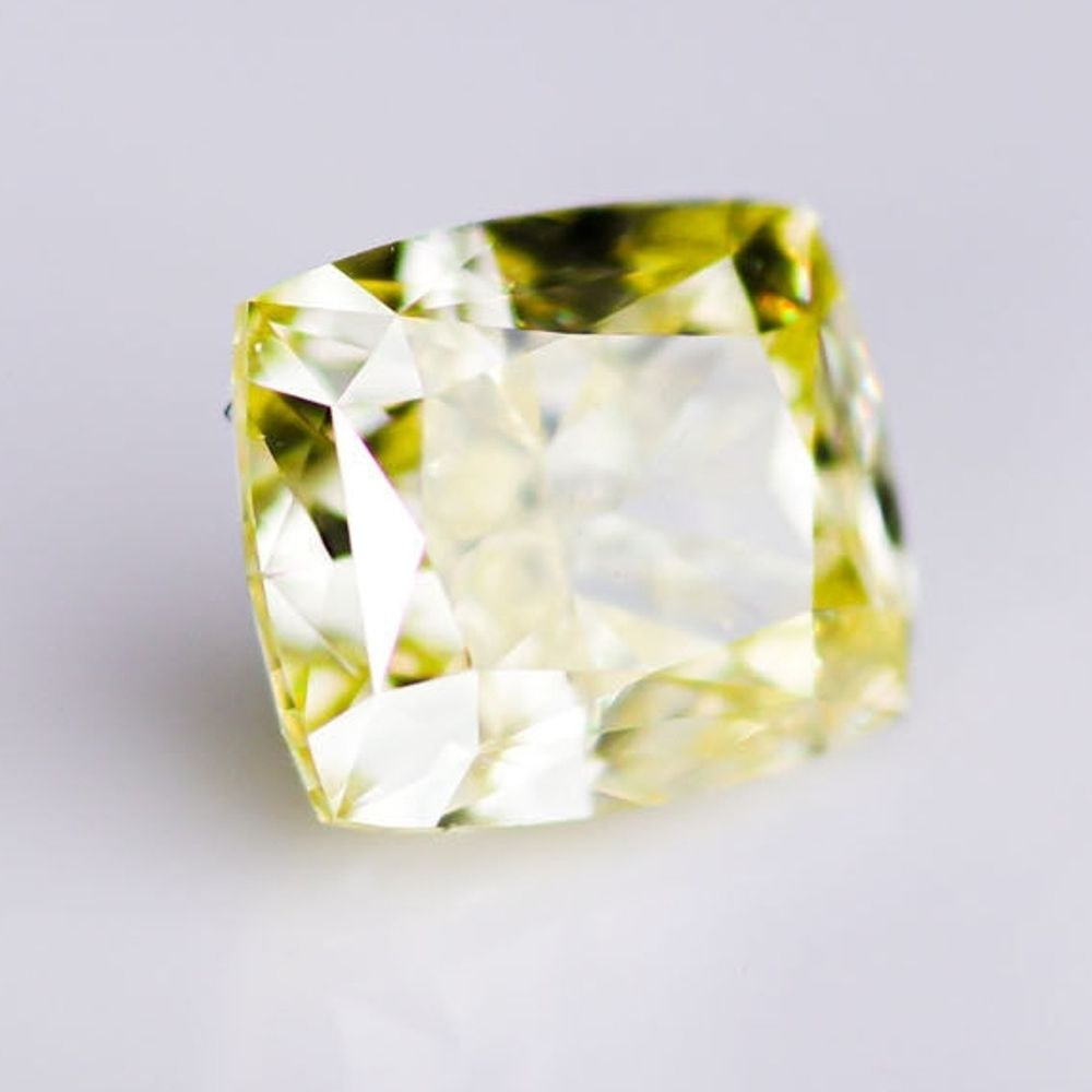天然ファンシーイエローダイヤモンド 0.719ct  ＜Intense Yellow＞