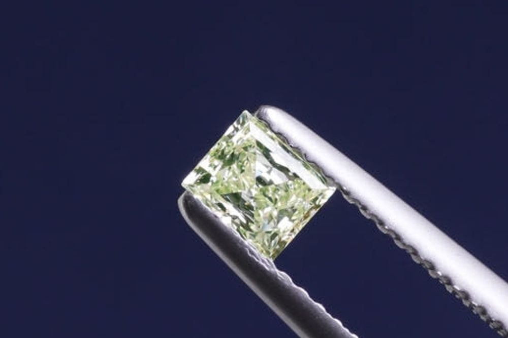 天然ファンシーライトグリーンイエロー ダイヤモンド 0.418ct 