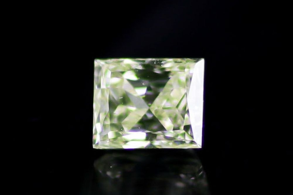 天然ファンシーライトグリーンイエロー ダイヤモンド 0.418ct 