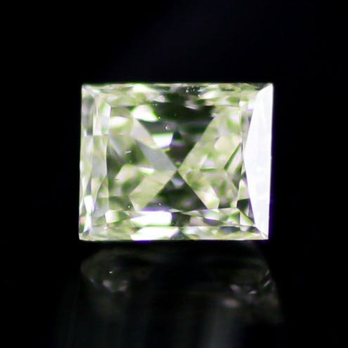 天然ファンシーライトグリーンイエロー ダイヤモンド 0.418ct