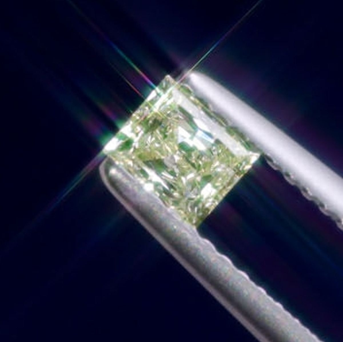 天然ファンシーライトグリーンイエロー ダイヤモンド 0.418ct