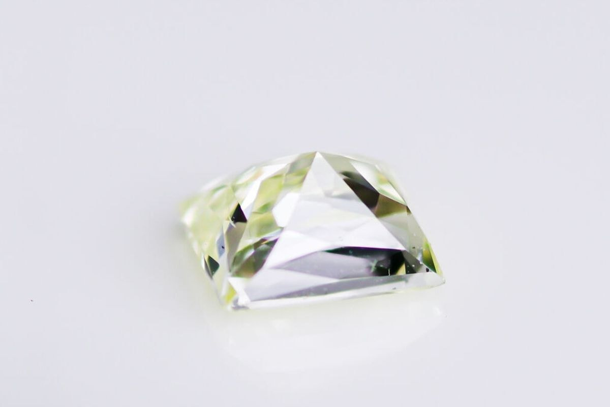 天然ファンシーライトグリーンイエローダイヤモンド 0.418ct