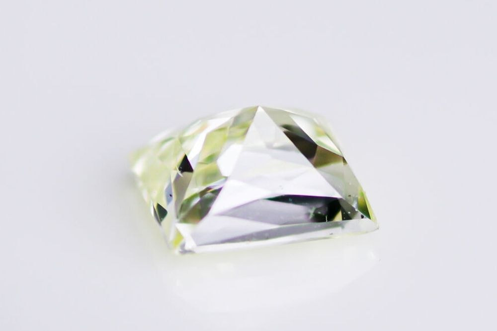 天然ファンシーライトグリーンイエロー ダイヤモンド 0.418ct 