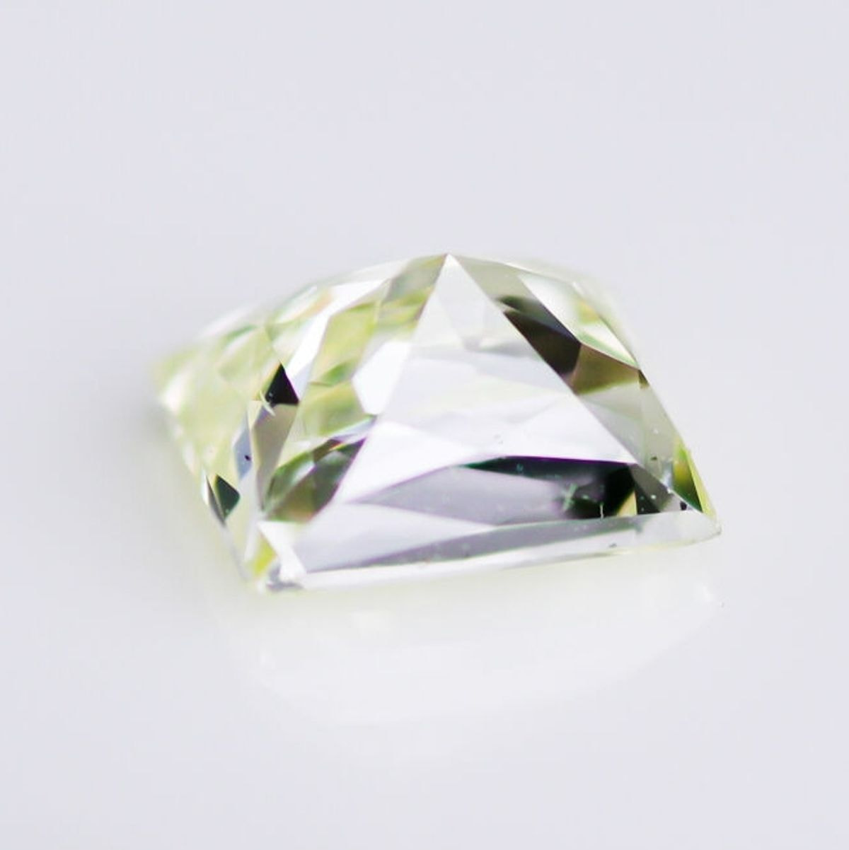 天然ダイヤモンド原石/4.838ct/イエローグリーン グリーンダイヤモンド 原石(宝石名グリーン・ダイアモンド