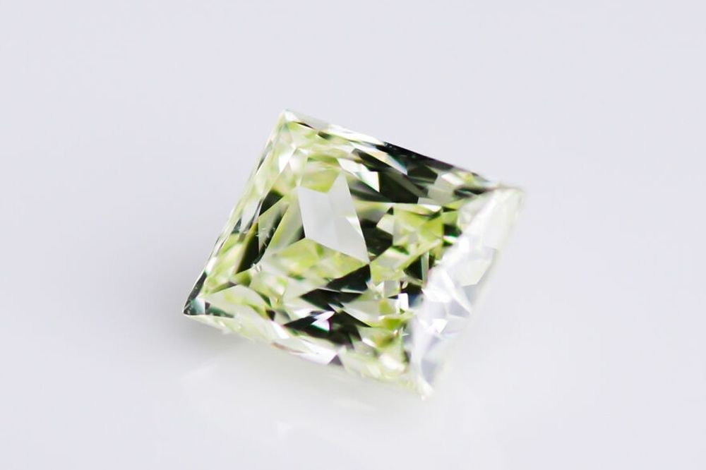 天然ファンシーライトグリーンイエロー ダイヤモンド 0.418ct 