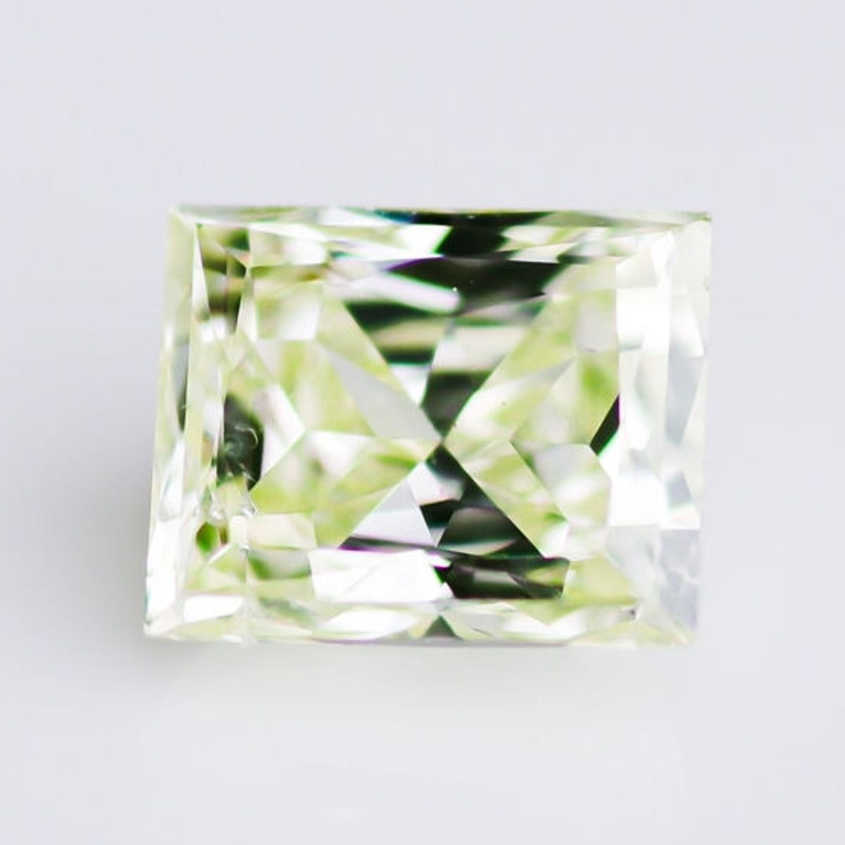 天然ファンシーライトグリーンイエロー ダイヤモンド 0.418ct