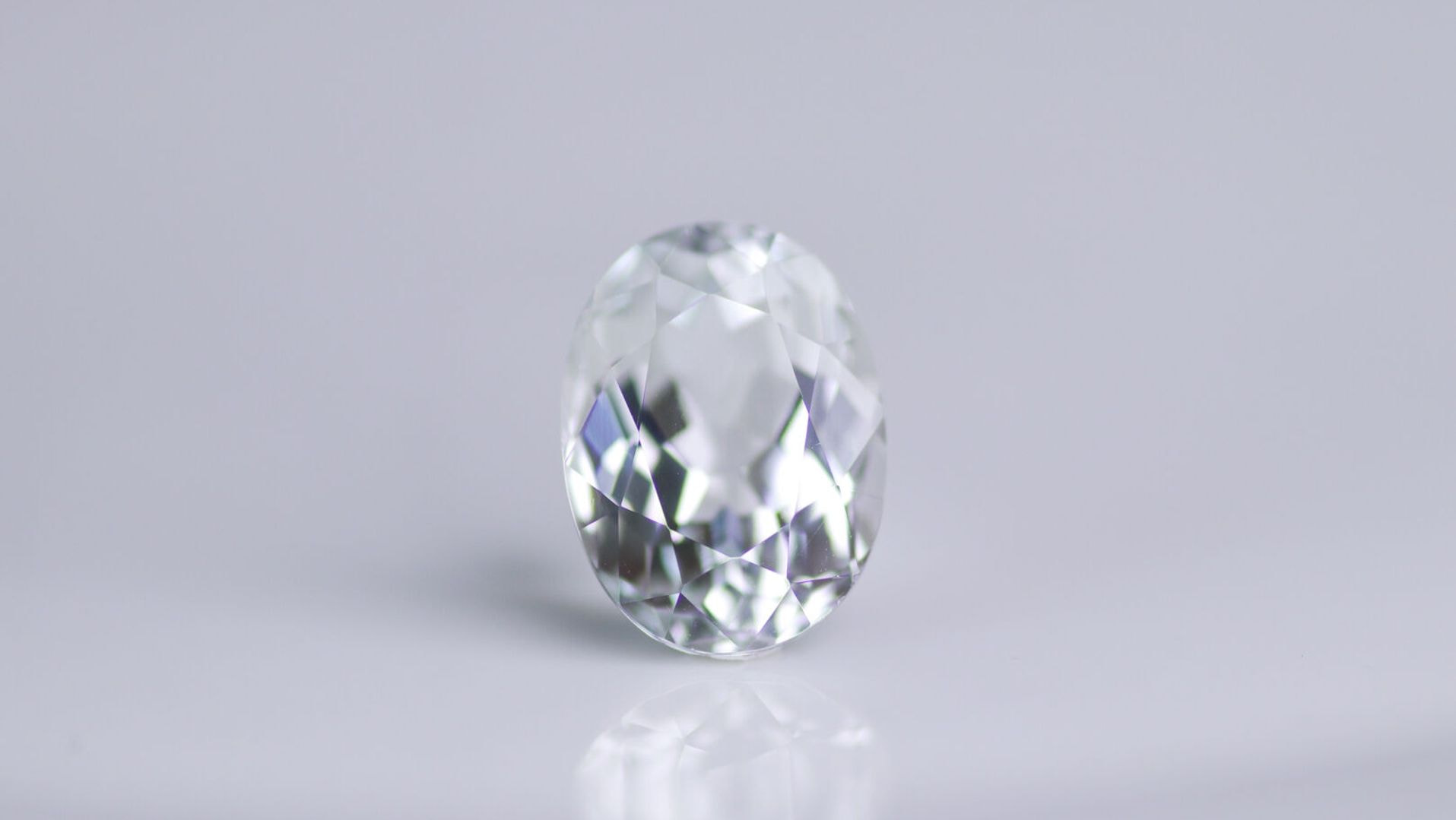 無色のトパーズ  About the Topaz