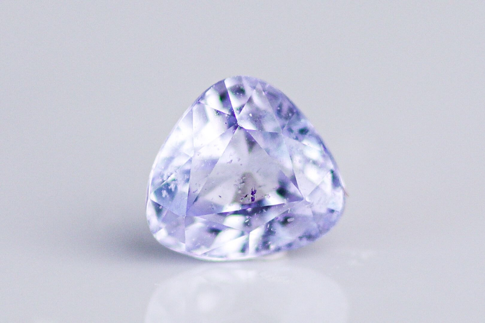 天然石　パープルスピネル　バイオレットスピネル 濃い紫色のスピネル 1.00ct オーバルカット 天然宝石