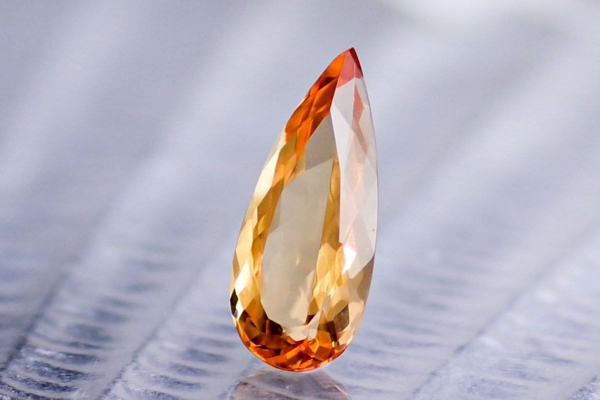 天然インペリアルトパーズ 3.880ct