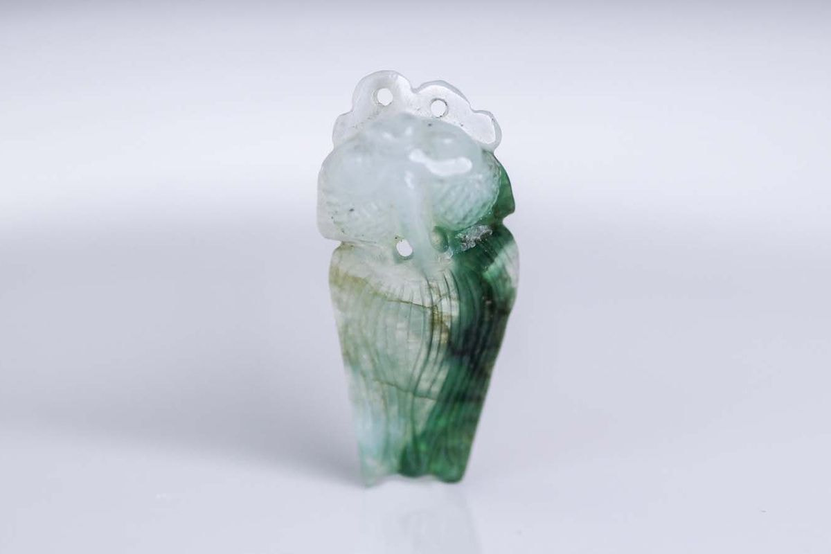 ミャンマー産 茶白翡翠カエルカービング ミャンマー産 茶白翡翠カエルカービング ヒスイ カービング ミャンマー