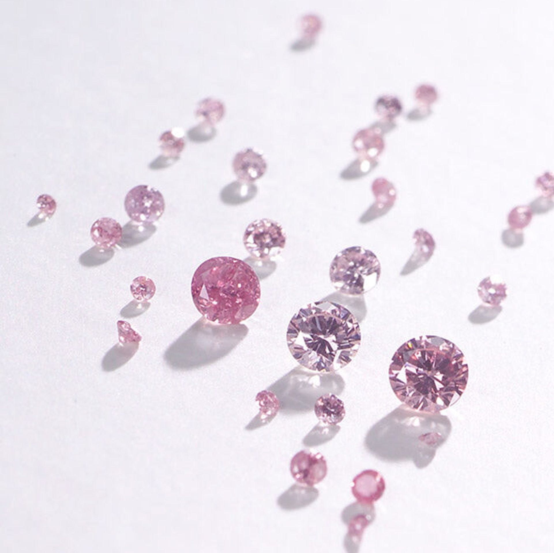 様々なサイズのピンクダイヤモンド