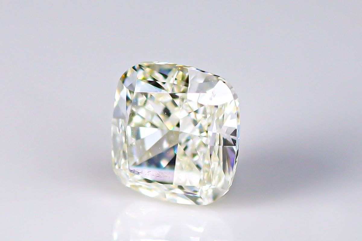 天然ファンシーカラーダイヤモンド 0.813ct