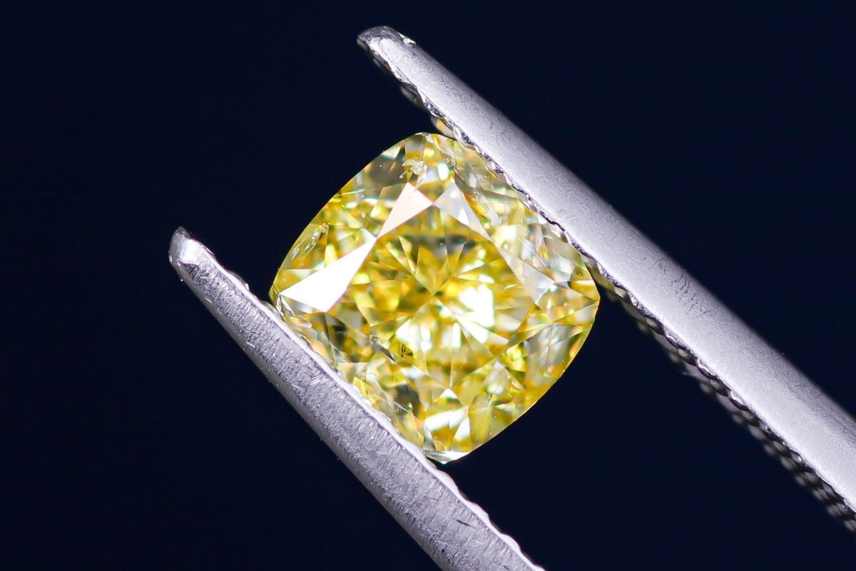 天然ダイヤモンド ファンシーインテンスイエロー 1.013ct