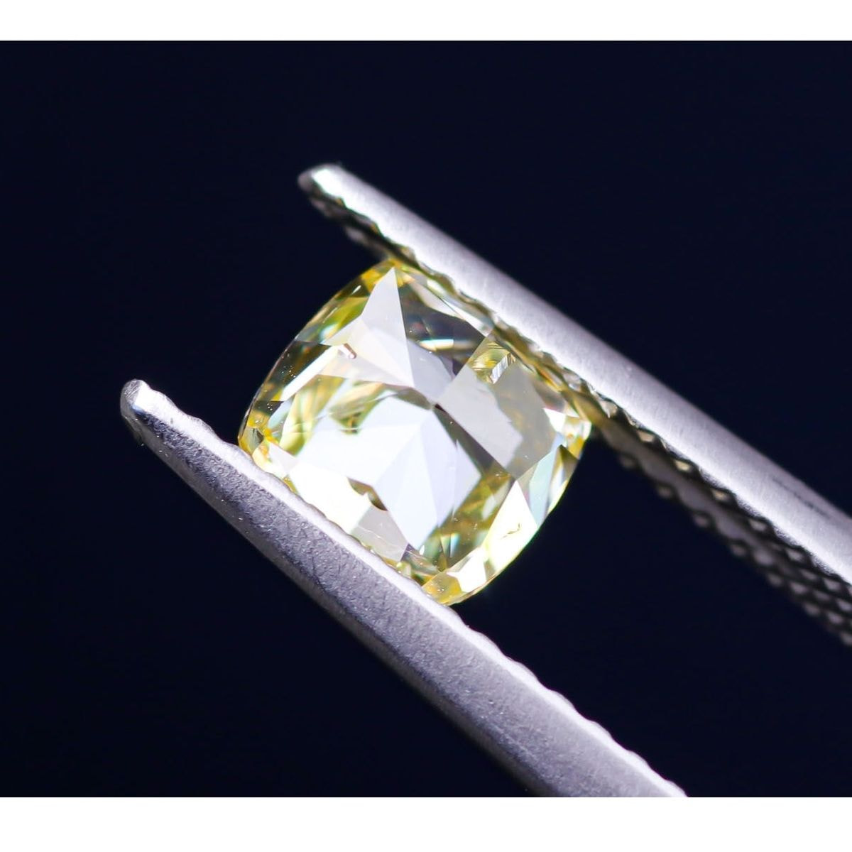 天然ファンシーイエローダイヤモンド 1.013ct ＜Intense Yellow＞