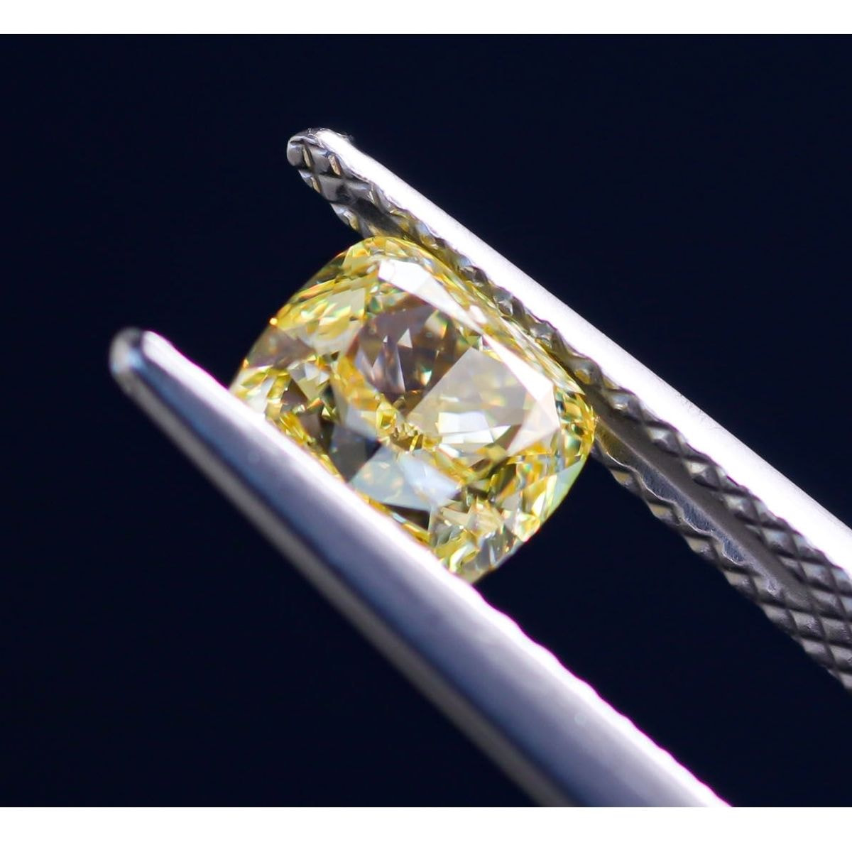 天然ファンシーイエローダイヤモンド 1.013ct ＜Intense Yellow＞