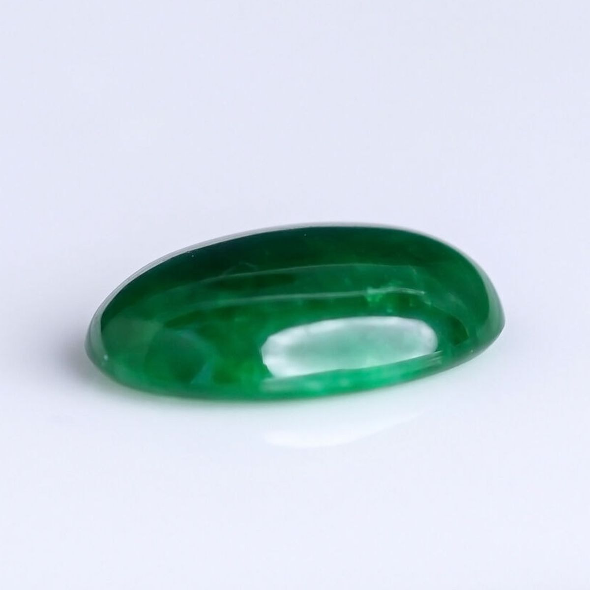極上アップルグリーン 石斧型ヒスイ 天然翡翠（ヒスイ）2.210ct
