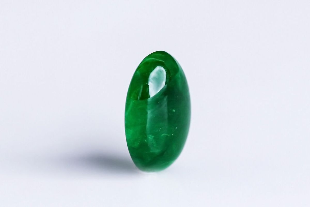 最終値下げ中　翡翠　ヒスイ　天然原石　緑　透明感 天然翡翠（ヒスイ）2.210ct