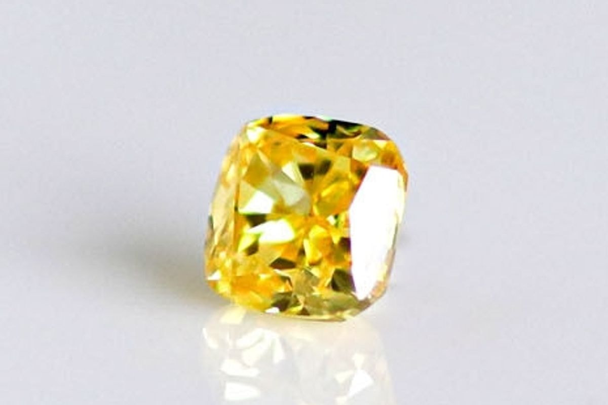 天然ファンシーヴィヴィッドイエローダイヤモンド 0.184ct