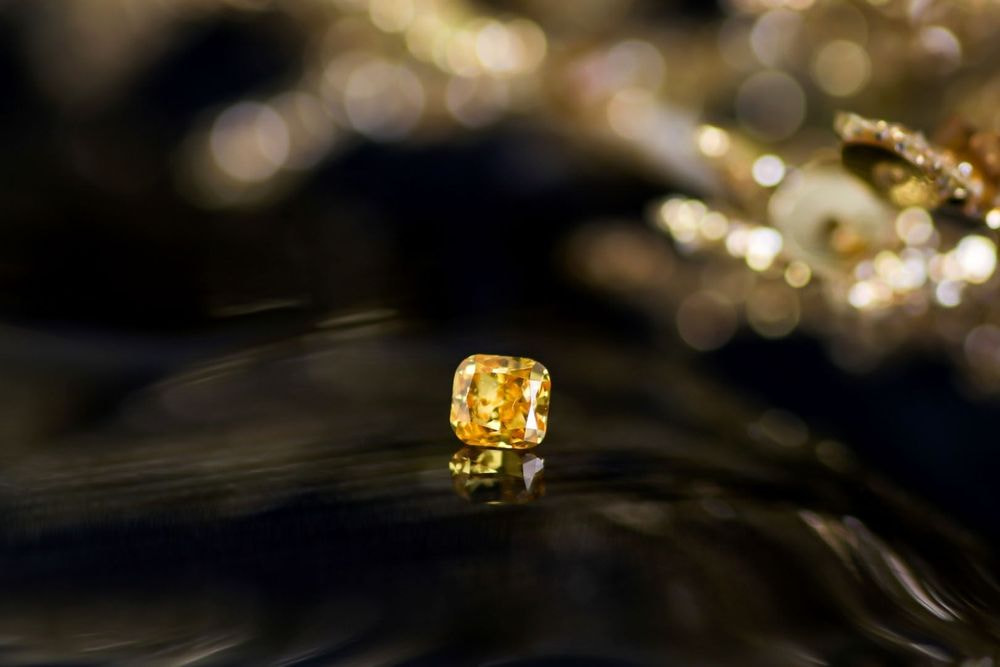 天然ファンシーヴィヴィッドオレンジイエロー ダイヤモンド 0.257ct 