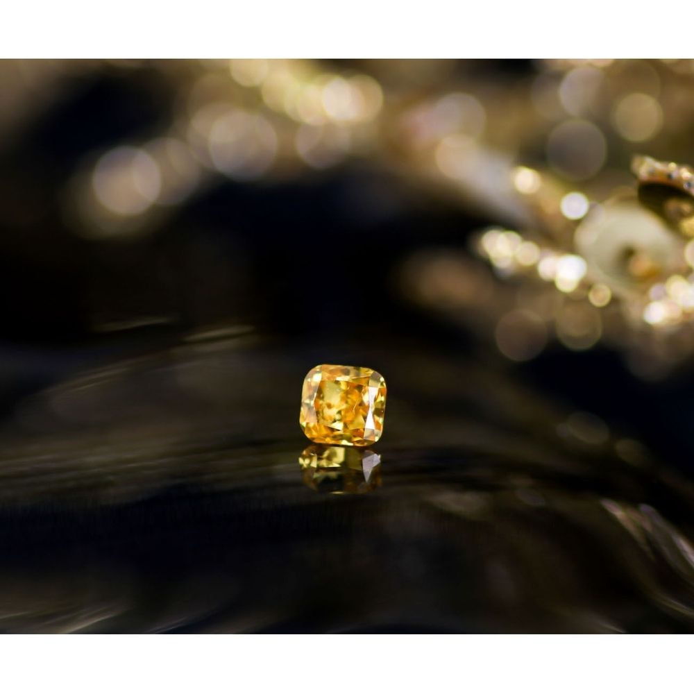 天然ファンシーイエローダイヤモンド 0.257ct  ＜Vivid Orange Yellow＞