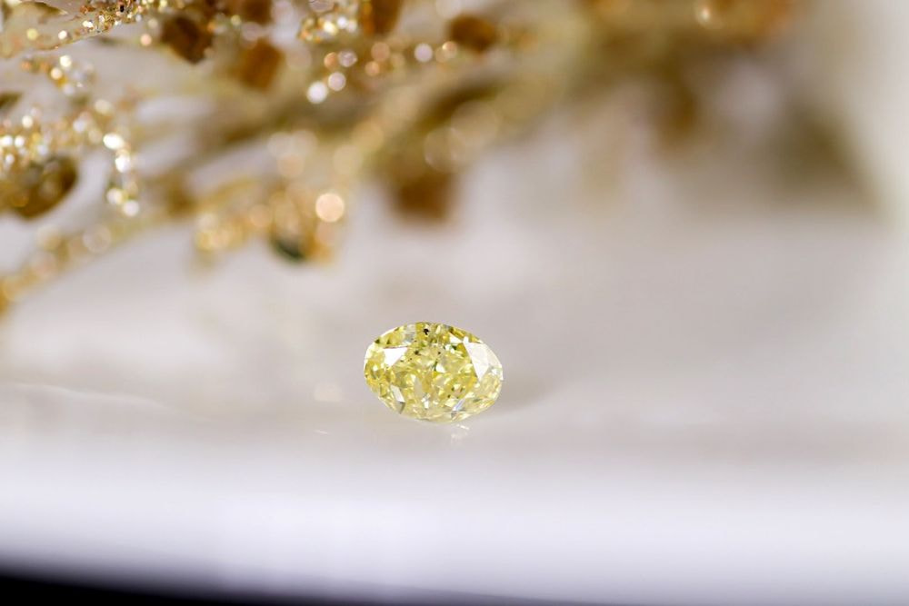 天然ファンシーインテンスイエロー ダイヤモンド 0.850ct
