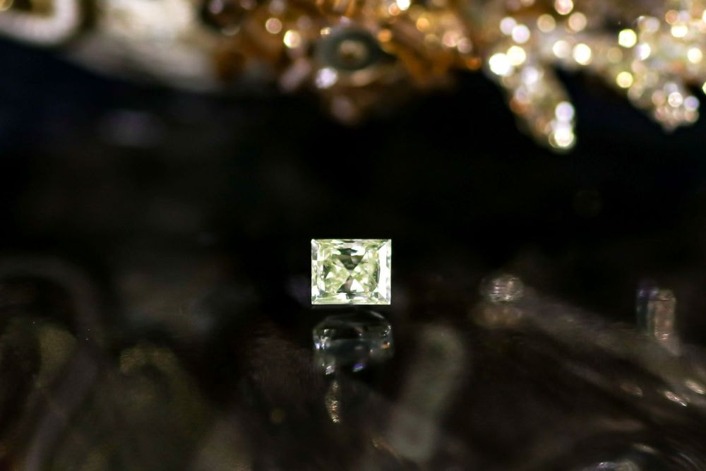 天然ファンシーライトグリーンイエロー ダイヤモンド 0.418ct 