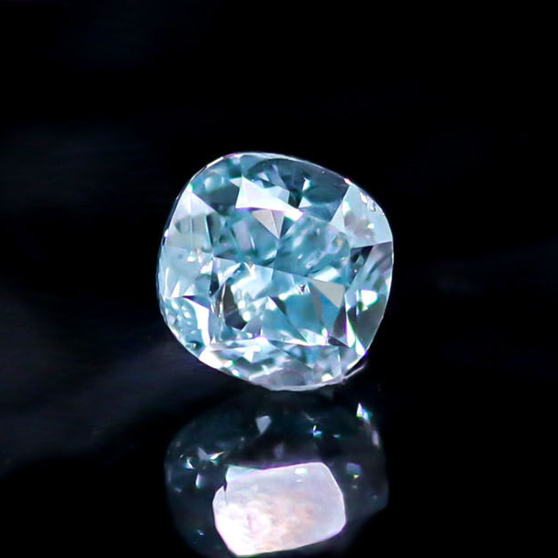 ファンシーヴィヴィッドグリーニッシュブルー