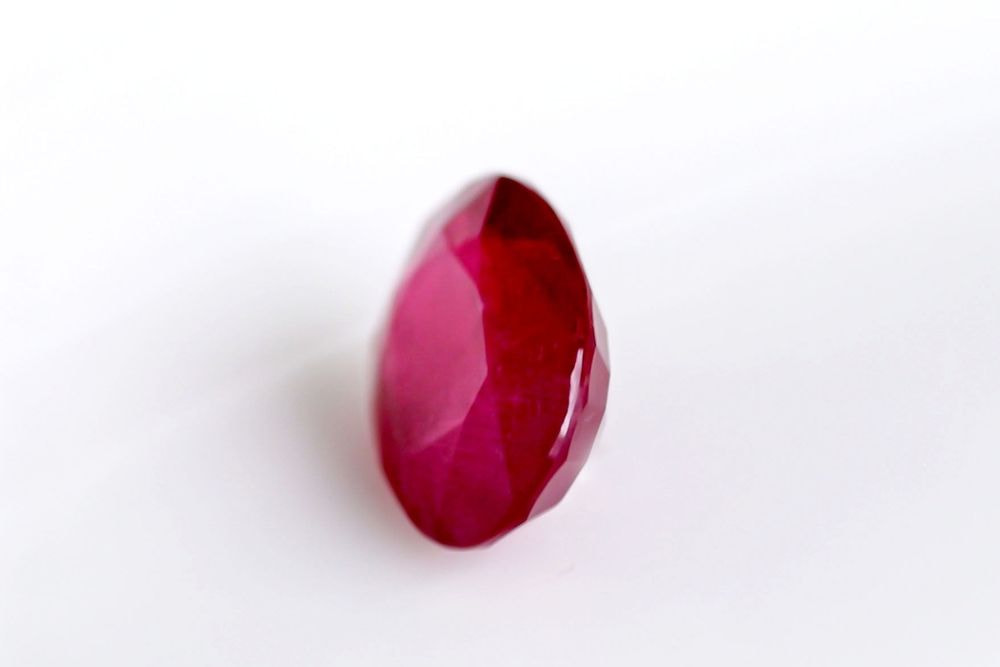 【SOLD OUT】天然ルビー 1.560ct [希少グリーンランド産ルビー]