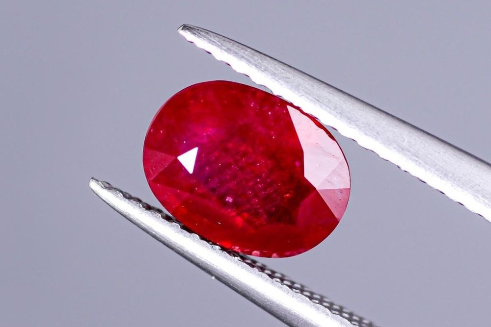 【SOLD OUT】天然ルビー 1.560ct [希少グリーンランド産ルビー]