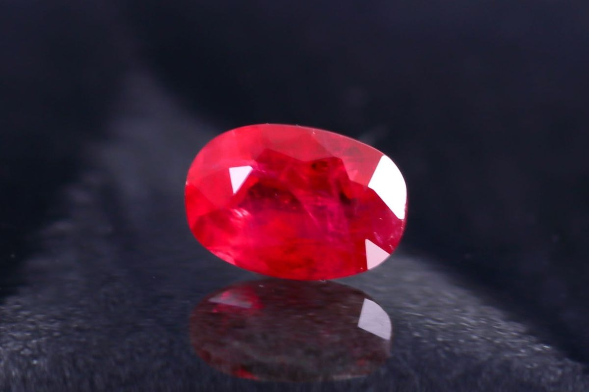 天然ルビー 0.86ct 【美濃色・ハートシェイプ】 モザンビーク 日