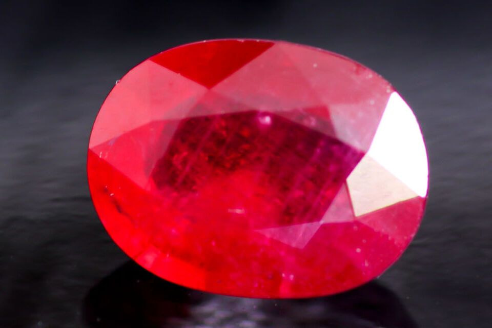 天然ルビー 1.560ct [希少グリーンランド産ルビー]