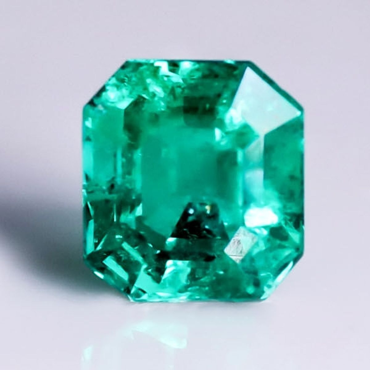 SOLD OUT】天然エメラルド 1.040ct [コロンビア産]
