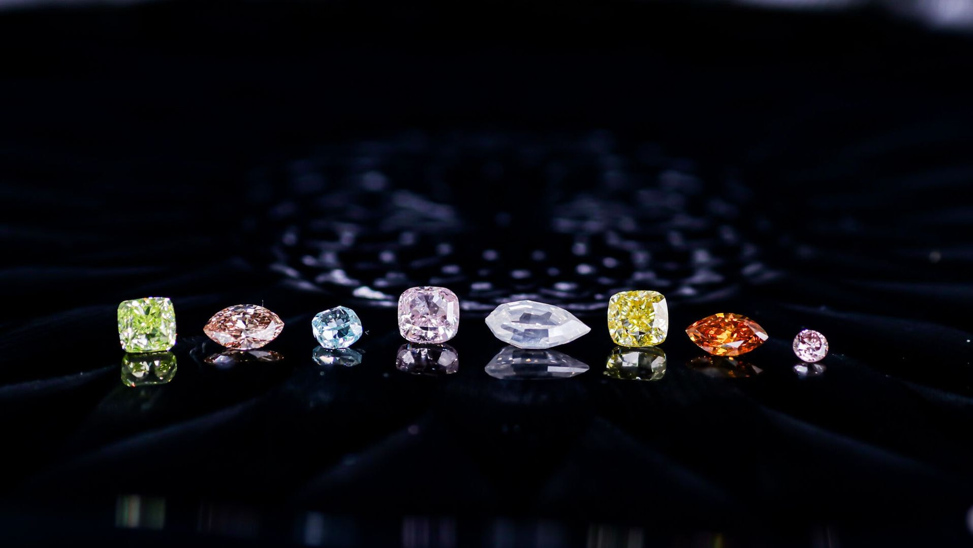 様々なカラーのファンシーカラーダイヤモンド 様々なカラーのファンシーカラーダイヤモンド