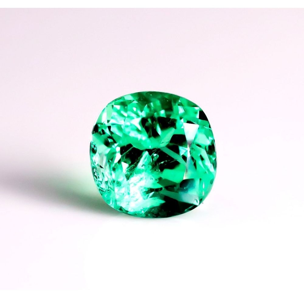 【SOLD OUT】天然 ノーオイルエメラルド（Non-oil Emerald）[コロンビア産] 0.757ct